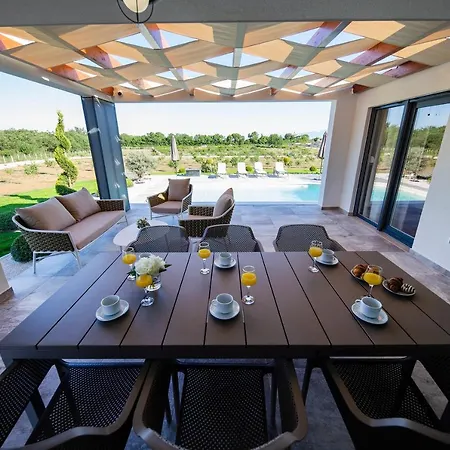 Royal Green Apartment